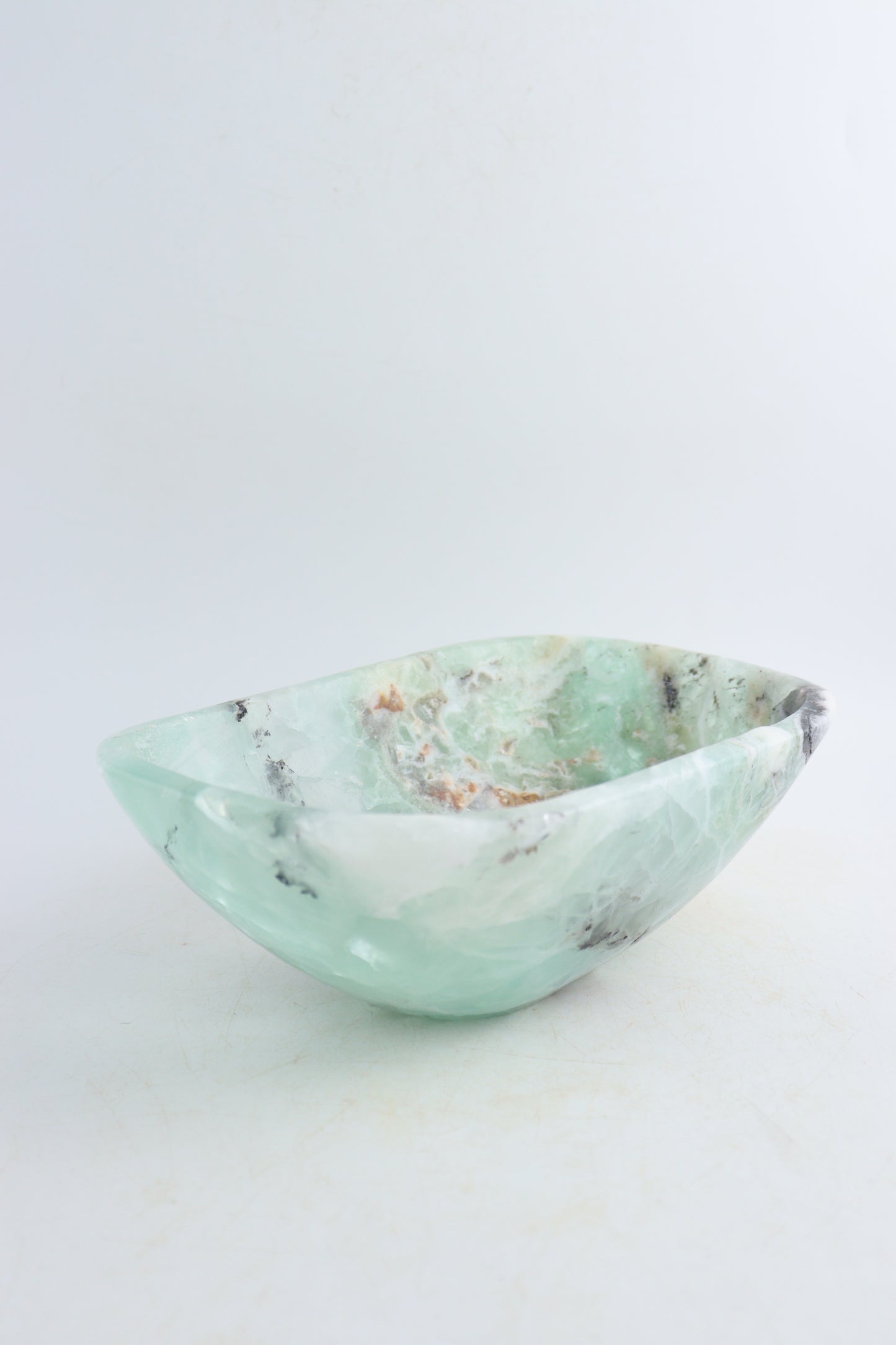 Fluorite Bowl - Expert Supplier of Wholesale Crystals & Bulk Gemstones