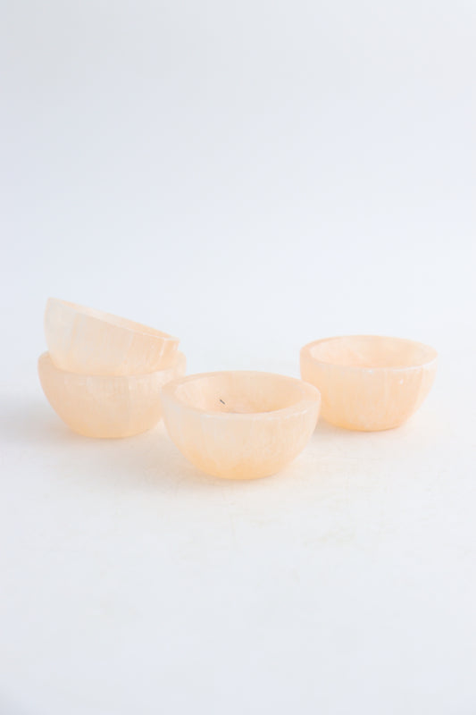 One - Selenite/Satin Spar Peach Bowl (6 cm)