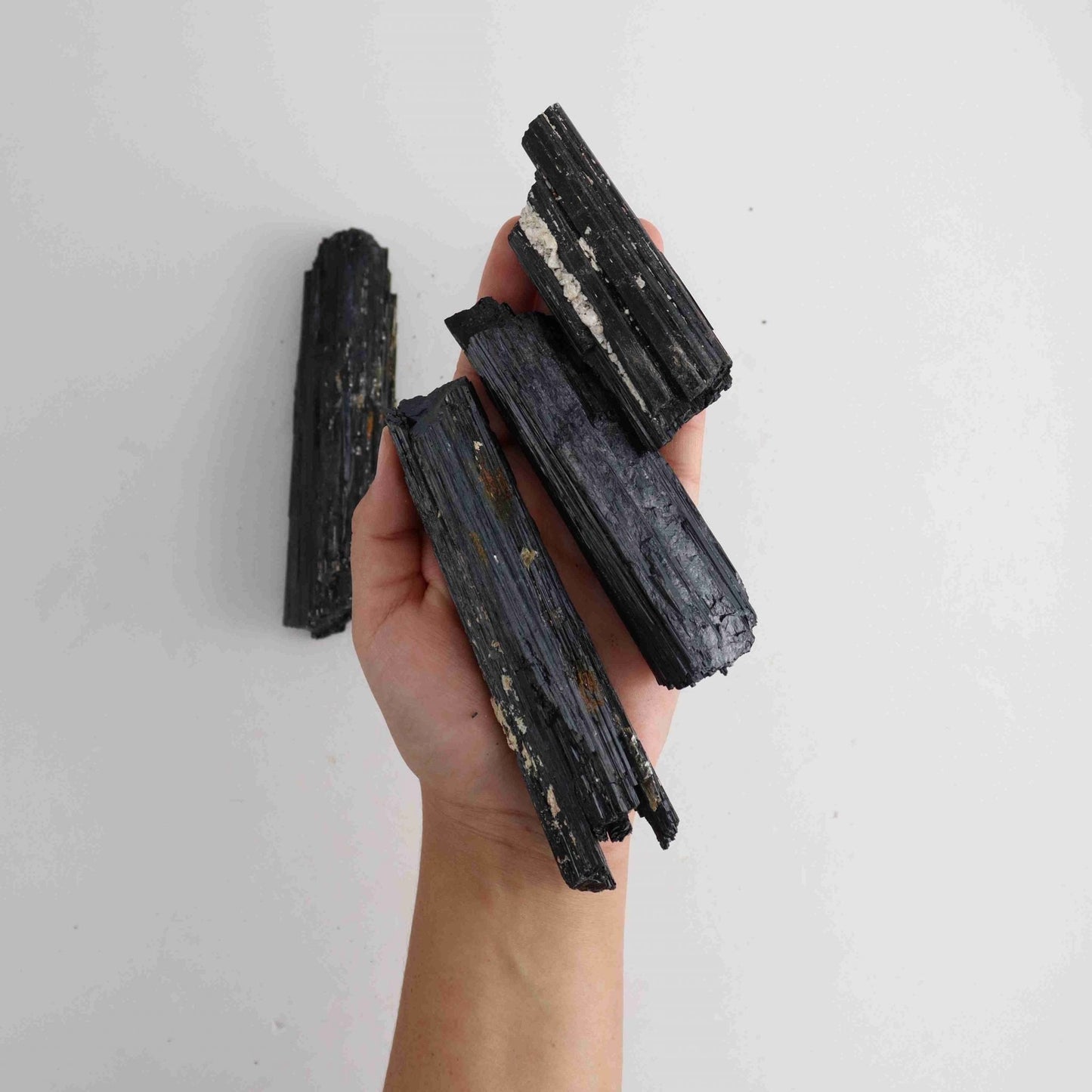 1kg Black Tourmaline 5 Pieces - Expert Vendor of Wholesale Crystals