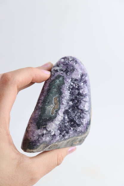 Amethyst Cut Bases - Expert Supplier of Wholesale Crystals & Bulk Gemstones