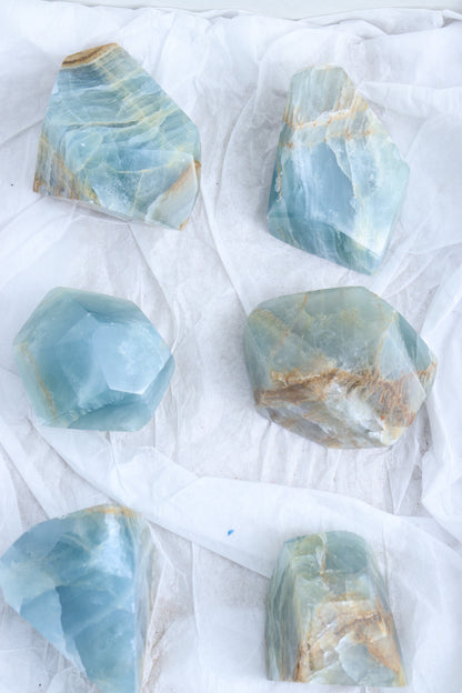 Blue Onyx - Expert Supplier of Wholesale Crystals & Bulk Gemstones