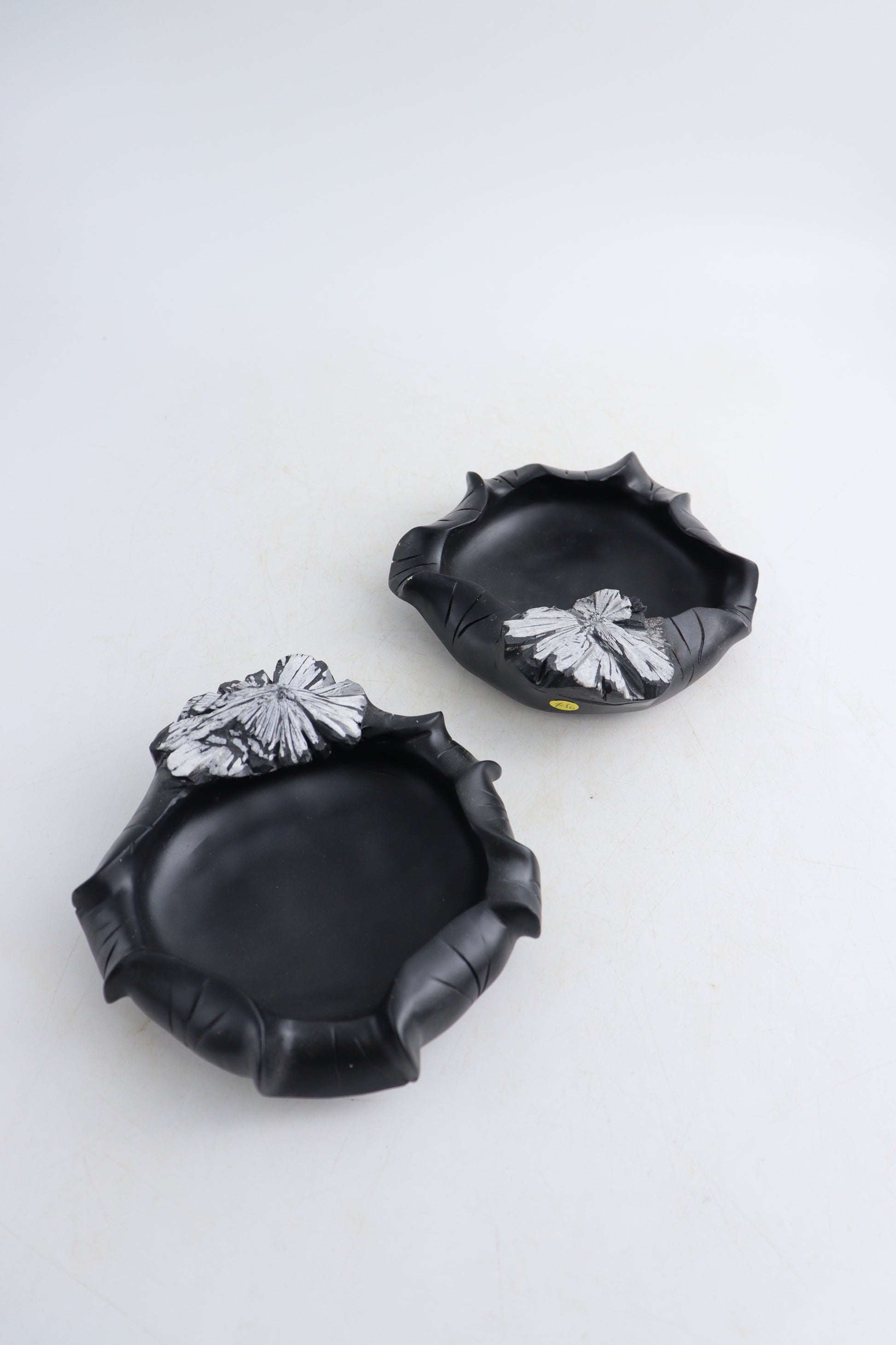Chrysantemum Bowls - Expert Supplier of Wholesale Crystals & Bulk Gemstones