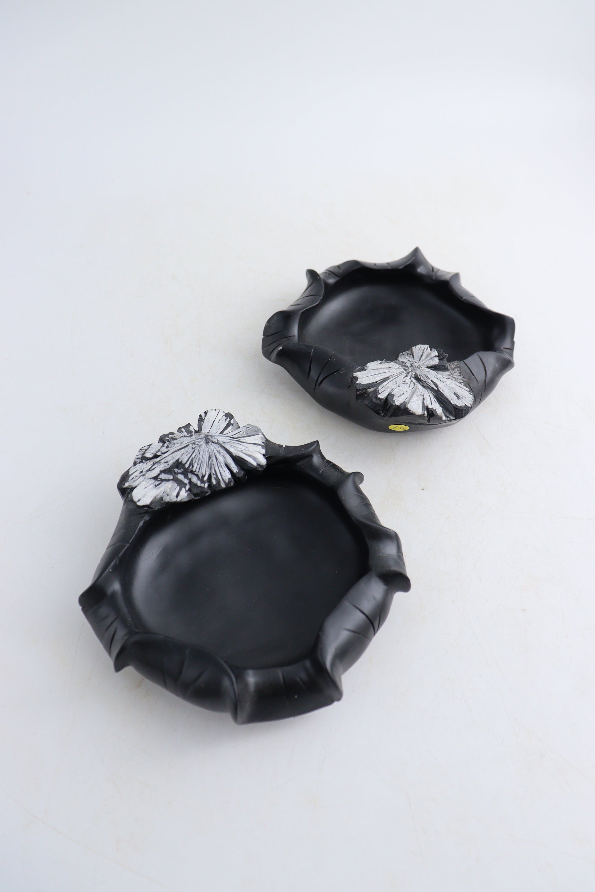 Chrysantemum Bowls - Expert Supplier of Wholesale Crystals & Bulk Gemstones