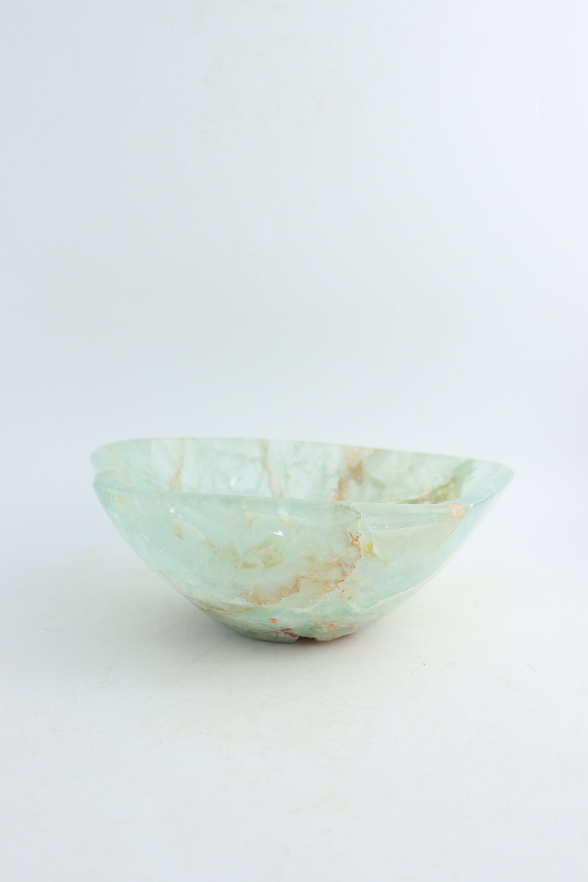 Fluorite Bowl - Expert Supplier of Wholesale Crystals & Bulk Gemstones