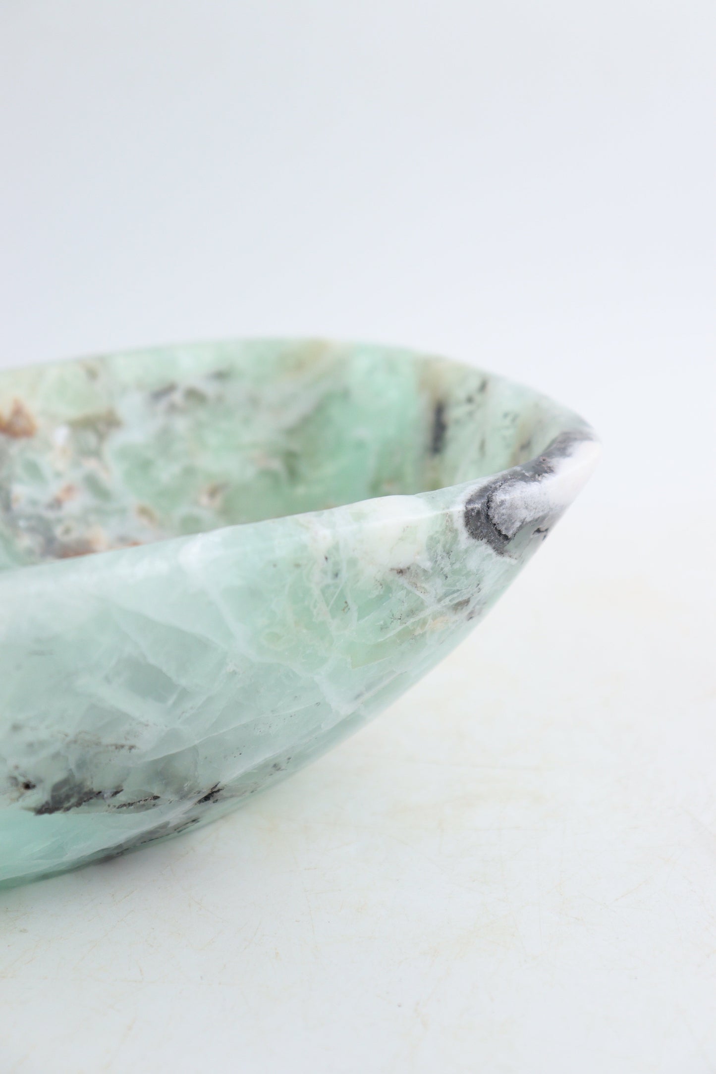 Fluorite Bowl - Expert Supplier of Wholesale Crystals & Bulk Gemstones