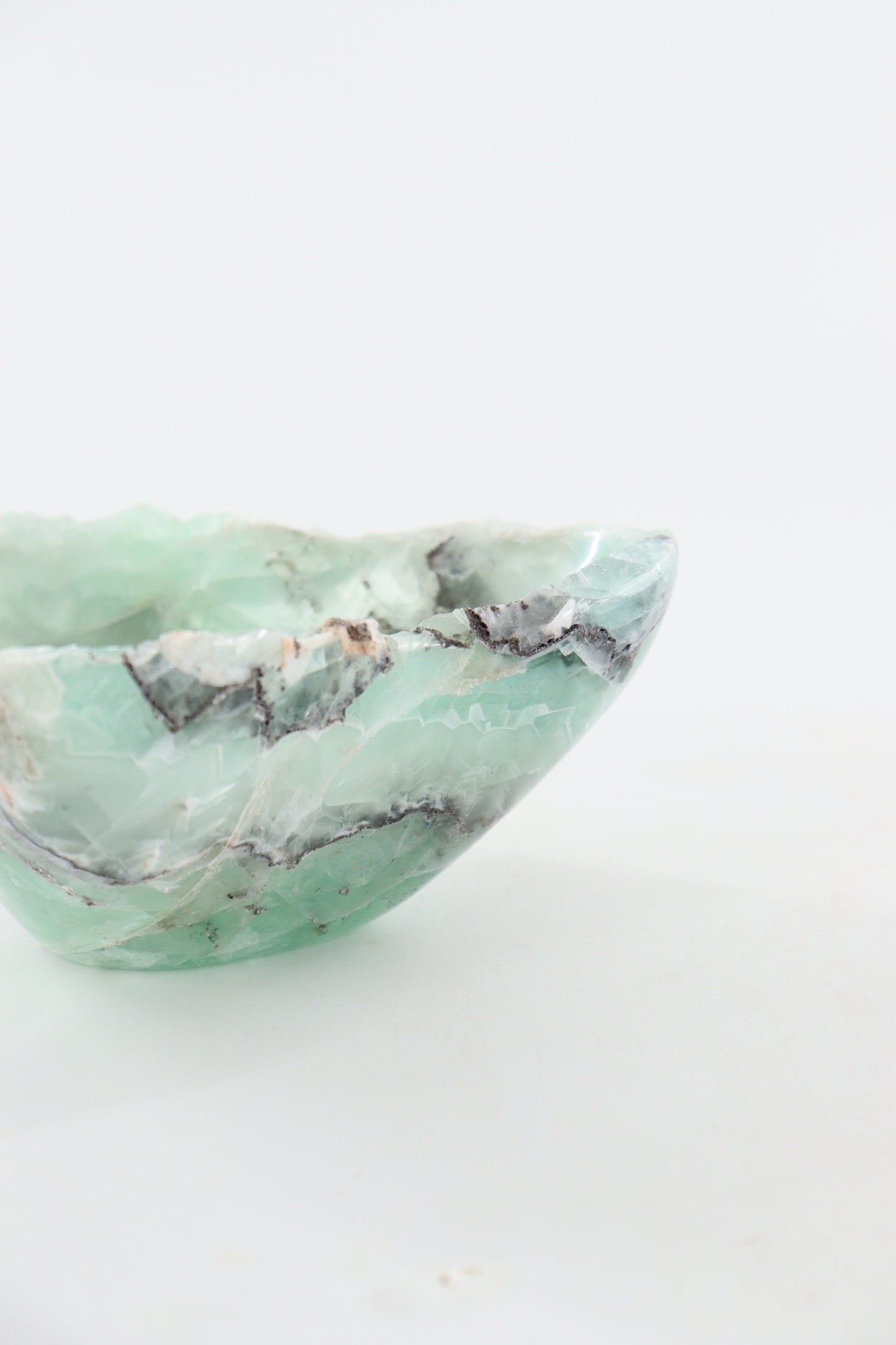 Fluorite Bowl - Expert Supplier of Wholesale Crystals & Bulk Gemstones