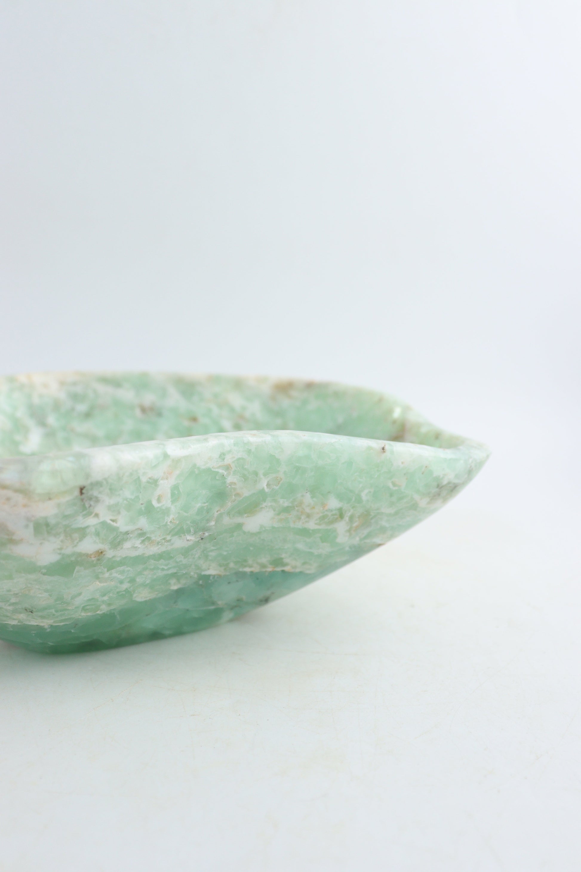 Fluorite Bowl - Expert Supplier of Wholesale Crystals & Bulk Gemstones