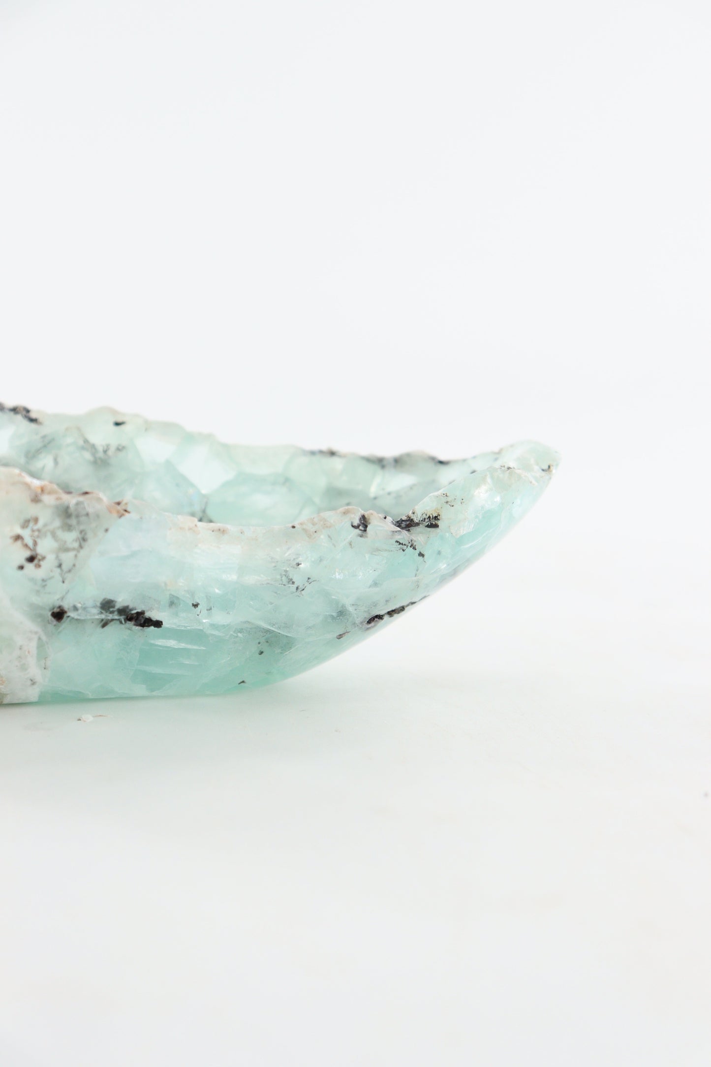 Fluorite Bowl - Expert Supplier of Wholesale Crystals & Bulk Gemstones