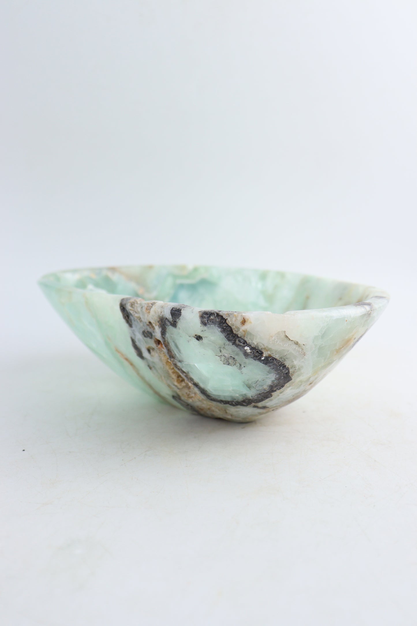 Fluorite Bowl - Expert Supplier of Wholesale Crystals & Bulk Gemstones