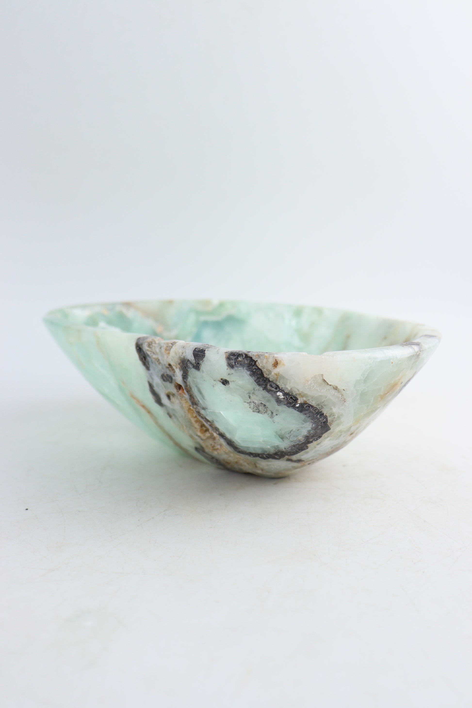 Fluorite Bowl - Expert Supplier of Wholesale Crystals & Bulk Gemstones