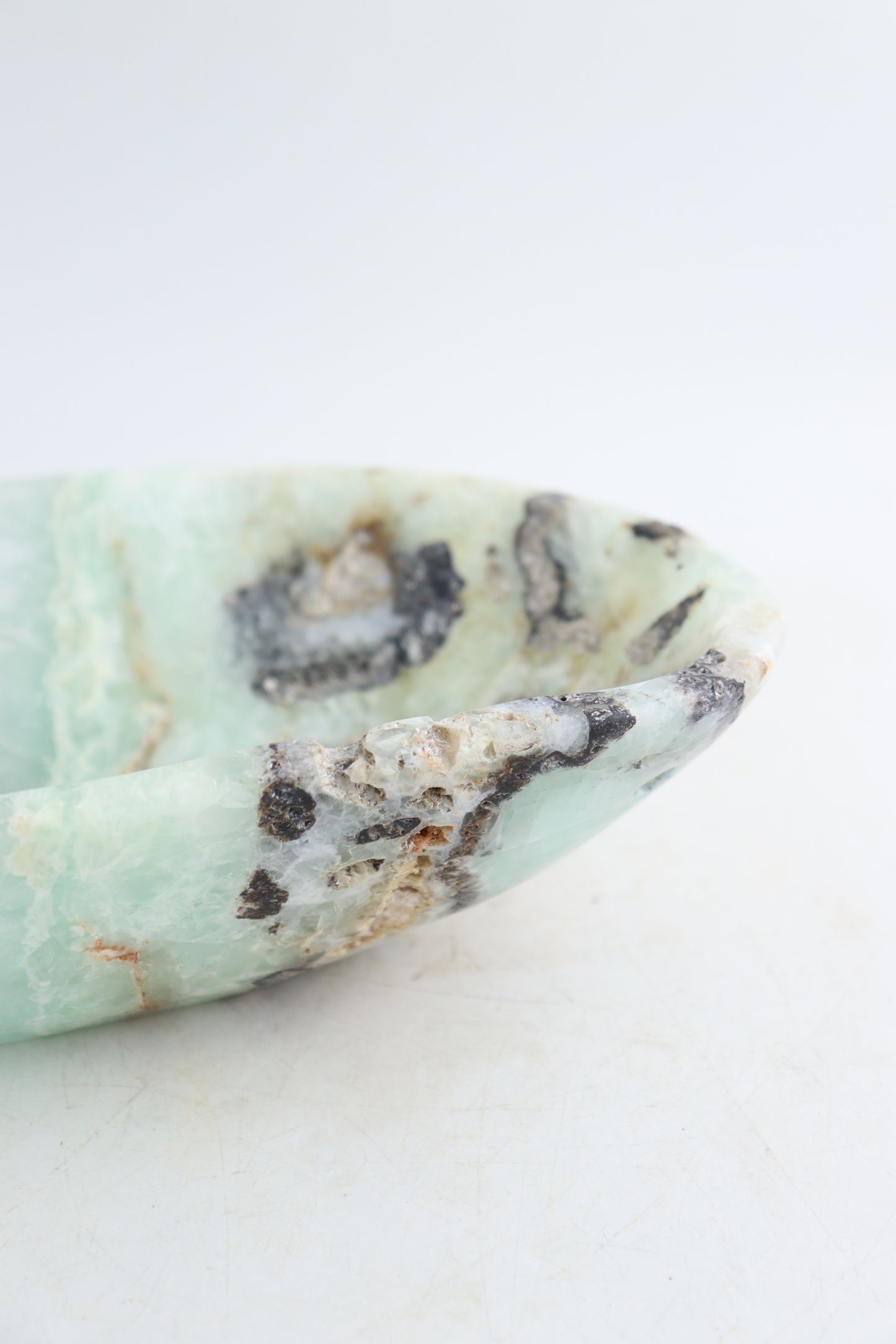 Fluorite Bowl - Expert Supplier of Wholesale Crystals & Bulk Gemstones