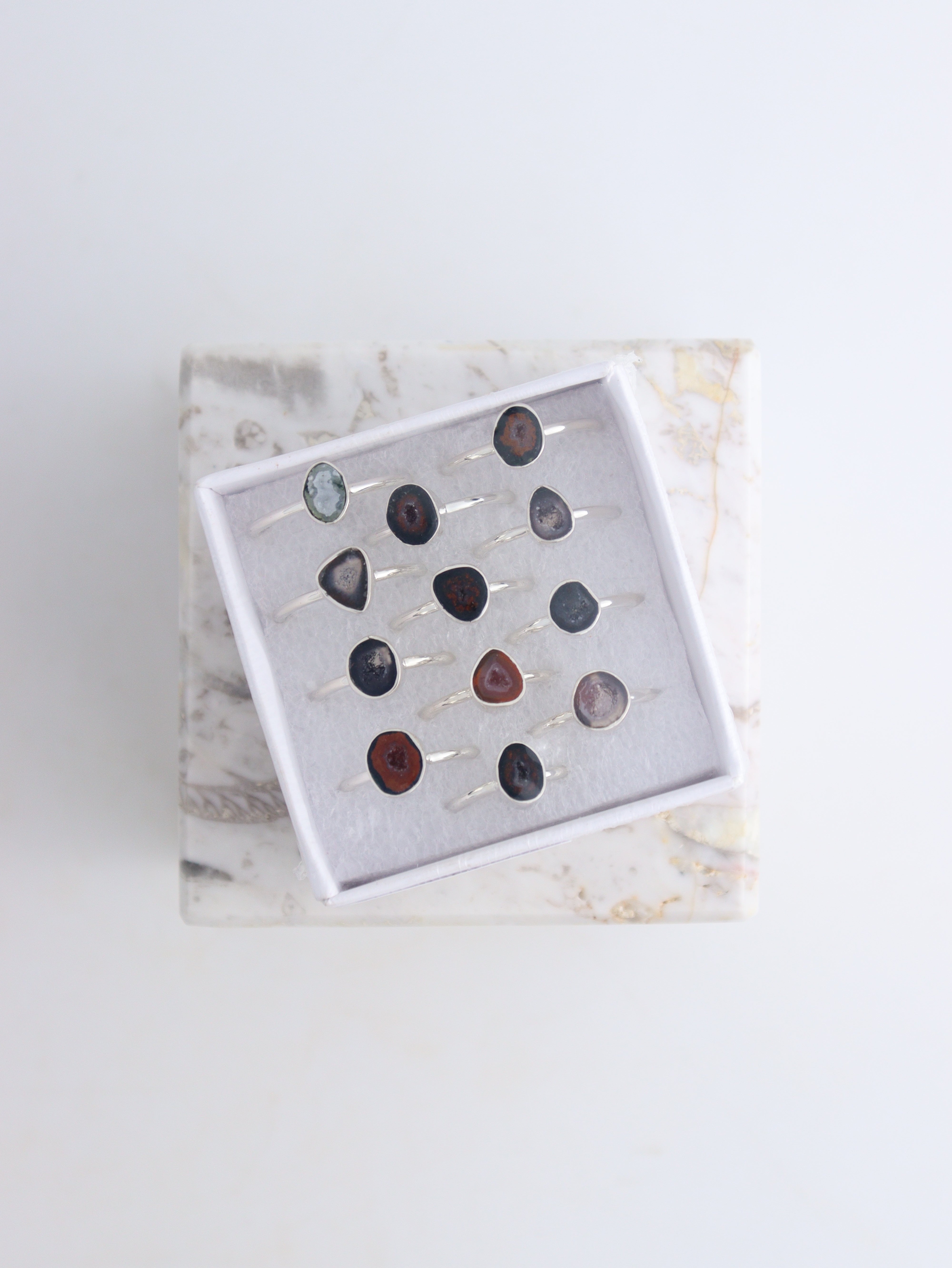 Sterling Silver Geoda Rings Box of 12 | Wholesale – Mi Esperanza Minerals