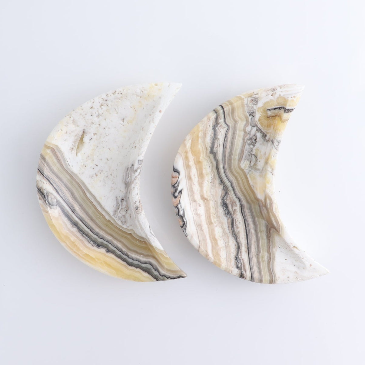 One Mexican Onyx/Calcite White & Yellow Zebra Moon Dish