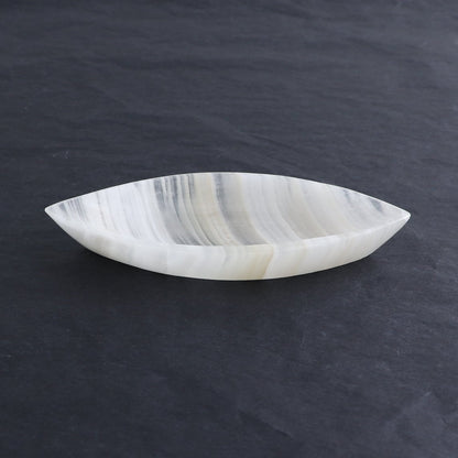 One Mexican Onyx/Calcite White Leaf Dish