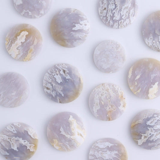 One Agate Chalcedony Round Cab