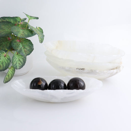One Mexican Onyx/Calcite White Small Canoe Bowl