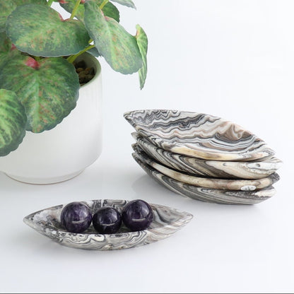 One Mexican Onyx/Calcite Black & White Zebra Leaf Dish