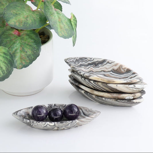 One Mexican Onyx/Calcite Black & White Zebra Leaf Dish