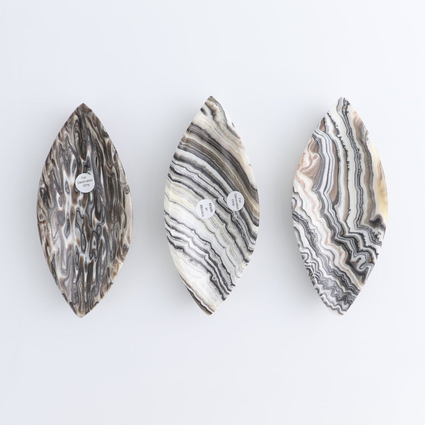 One Mexican Onyx/Calcite Black & White Zebra Leaf Dish