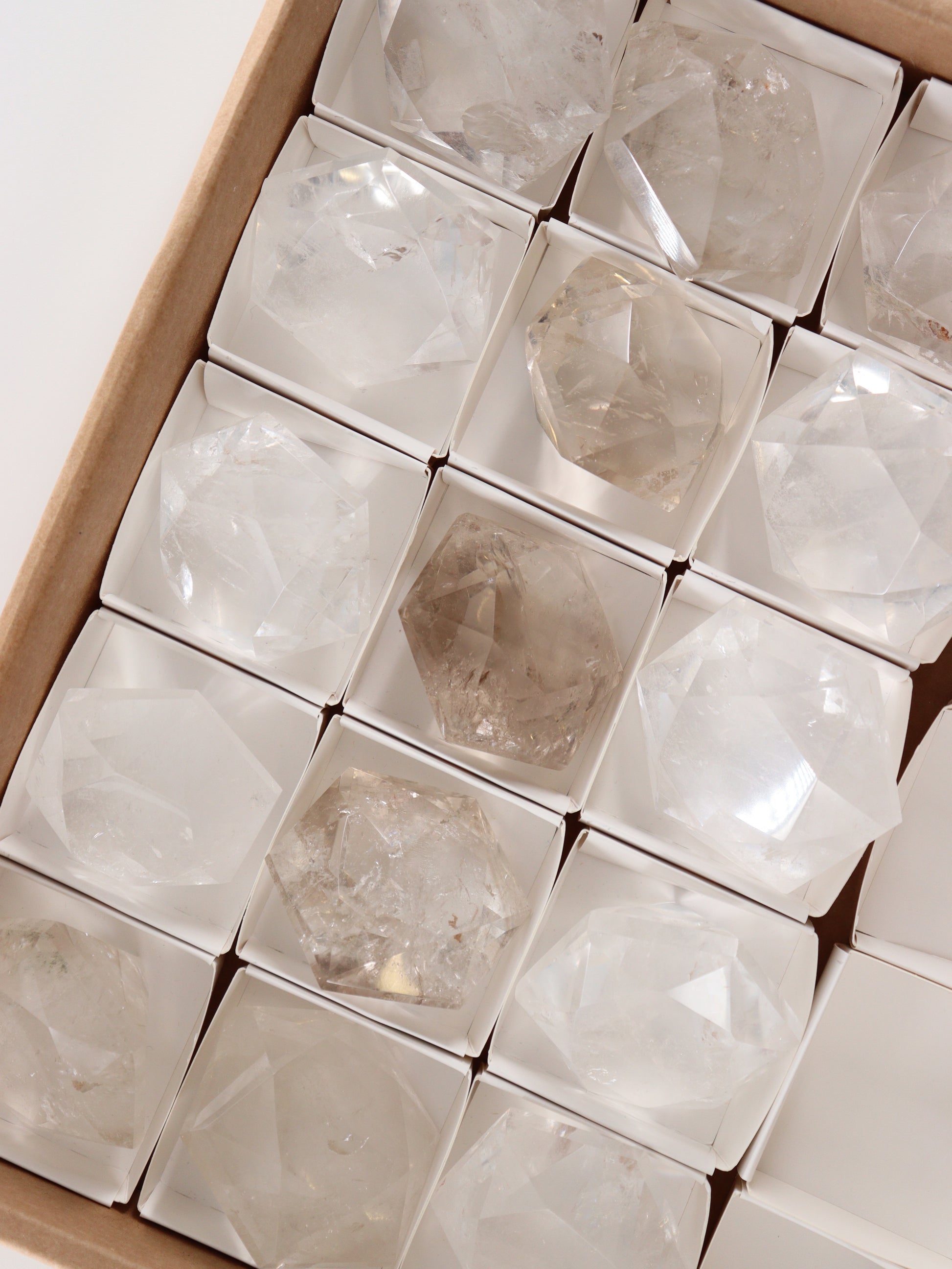 Quartz Freeform Flat - Expert Supplier of Wholesale Crystals & Bulk Gemstones