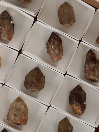 Citrine Flat Set of 18 - Expert Wholesale and Supplier of Wholesale Crystals & Bulk Gemstones, []