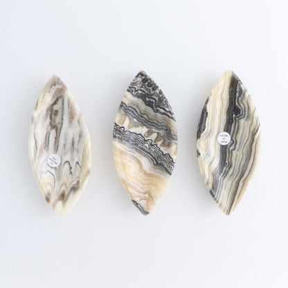 One Mexican Onyx/Calcite Black & Yellow Zebra Leaf Dish