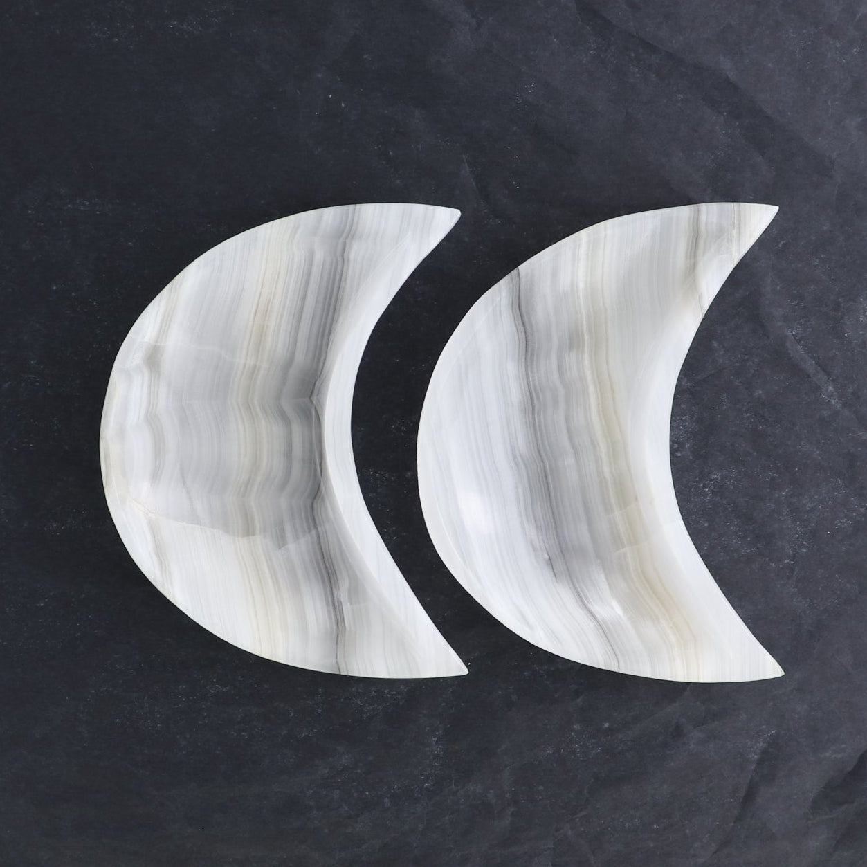One Mexican Onyx/Calcite White & Grey Moon Dish