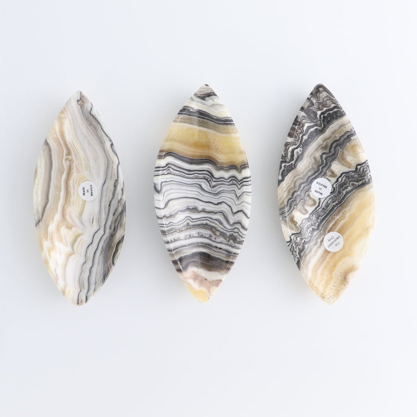 One Mexican Onyx/Calcite Black & Yellow Zebra Leaf Dish