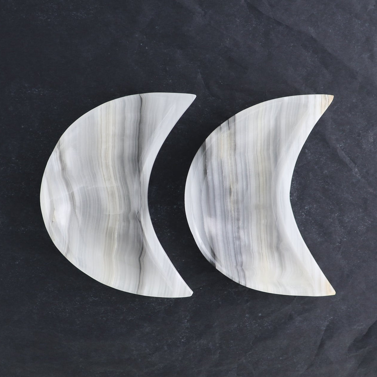One Mexican Onyx/Calcite White & Grey Moon Dish