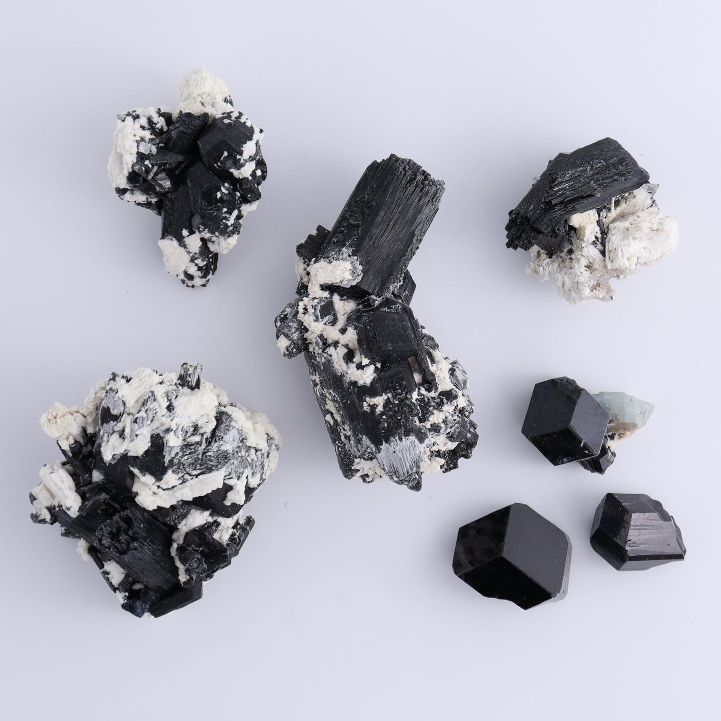 Schorl Tourmaline Flat of 30 - Expert Wholesale and Supplier of Wholesale Crystals & Bulk Gemstones, ["Black Tourmaline","Madagascar","Schorl Tourmaline","Tourmaline"]