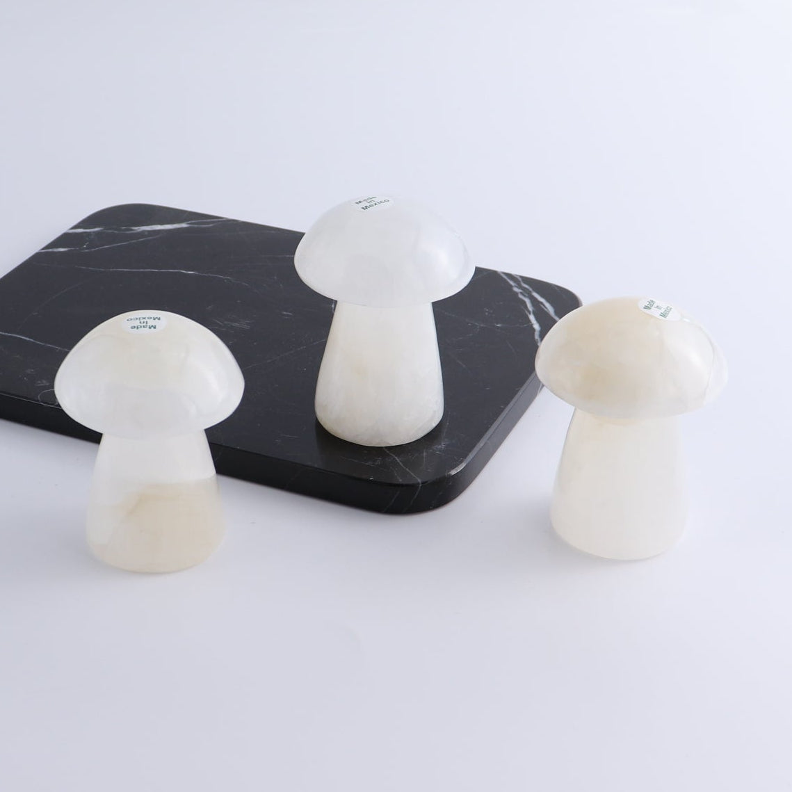 One Mushroom Mexican Onyx/Calcite White