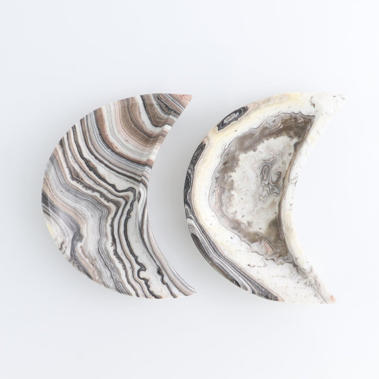 One Mexican Onyx/Calcite White Zebra Moon Dish