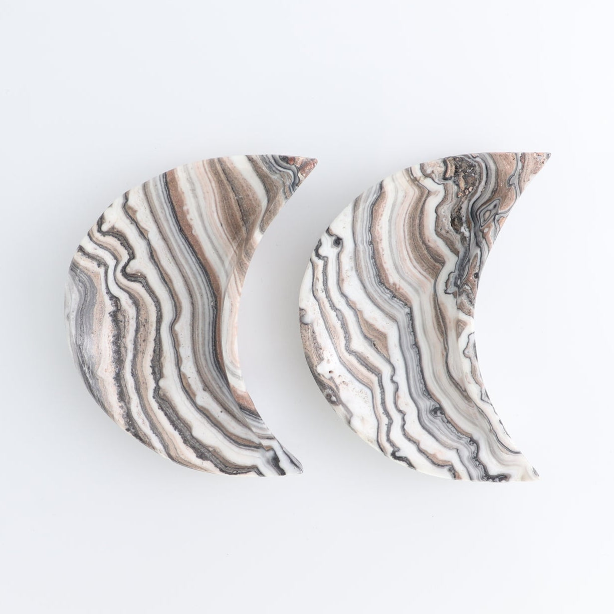 One Mexican Onyx/Calcite White Zebra Moon Dish