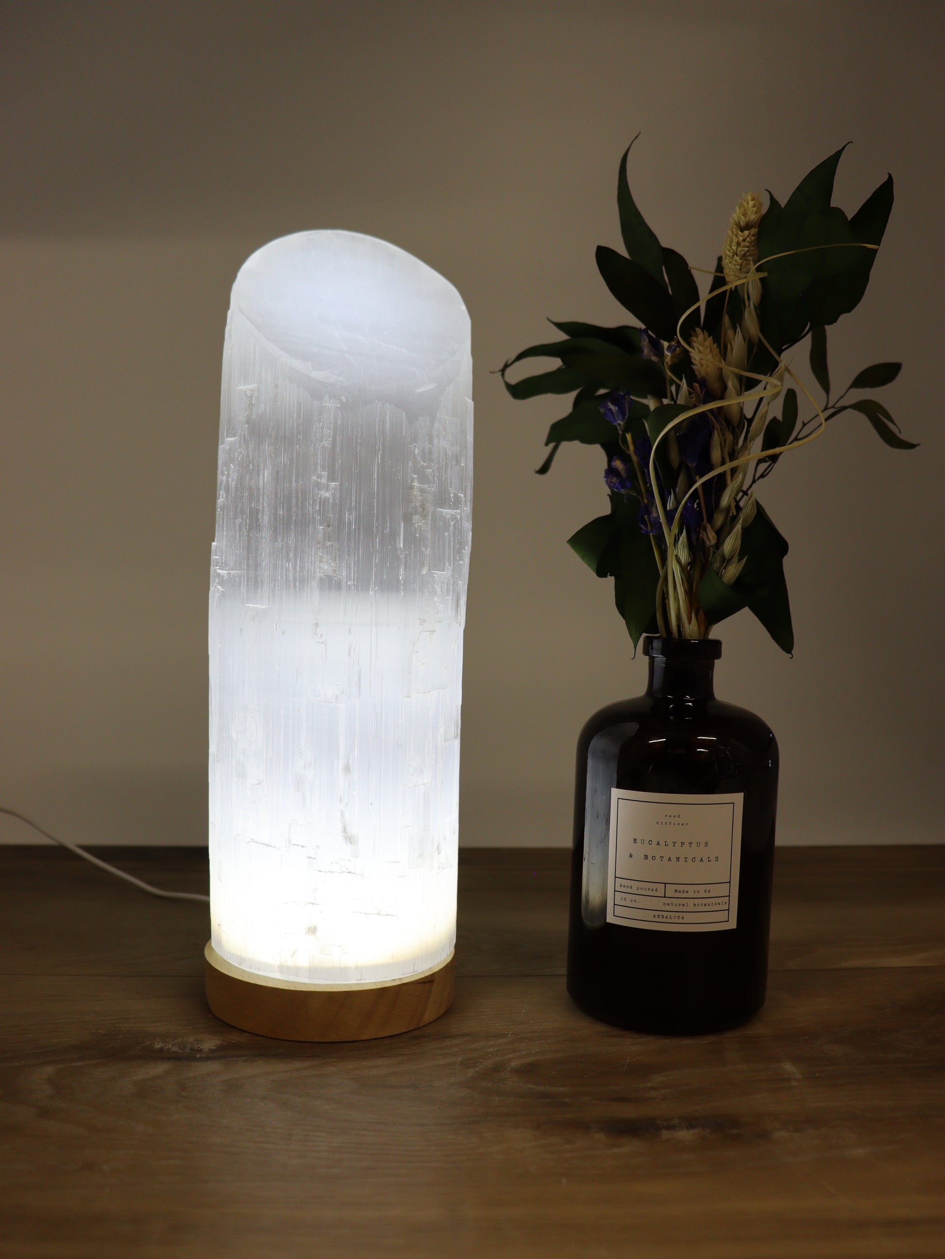 Top Polished Cylinder Selenite Lamp - Expert Supplier of Wholesale Crystals & Bulk Gemstones