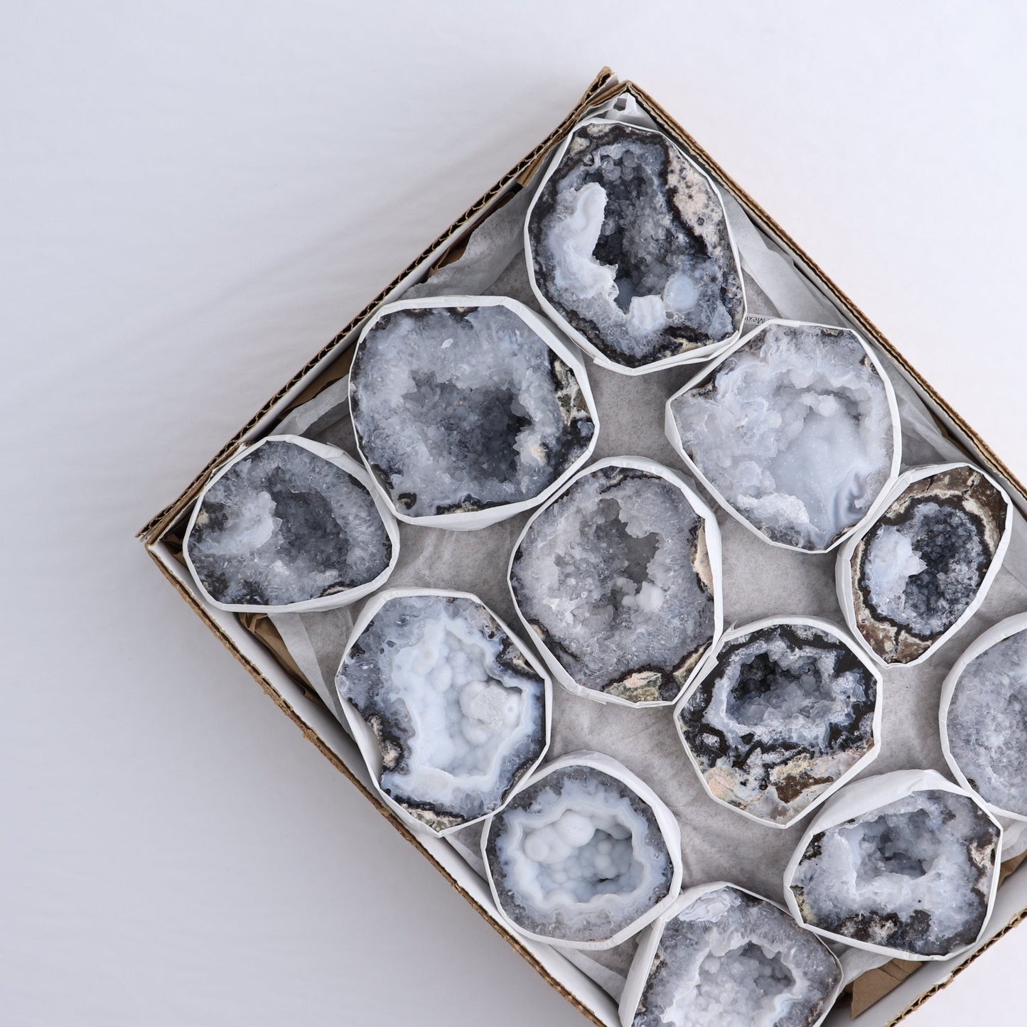 Trancas Geodes Flat of 12 | Mi Esperanza Minerals | Supplier of Crystals and Onyx