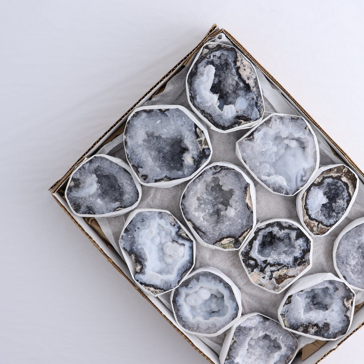 Trancas Geodes Flat of 12 | Mi Esperanza Minerals | Supplier of Crystals and Onyx