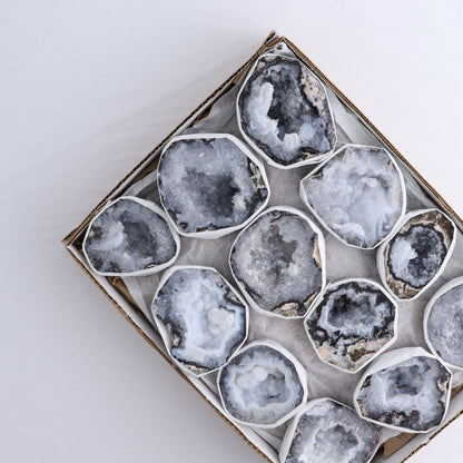 Trancas Geodes Flat of 12 | Mi Esperanza Minerals | Supplier of Crystals and Onyx