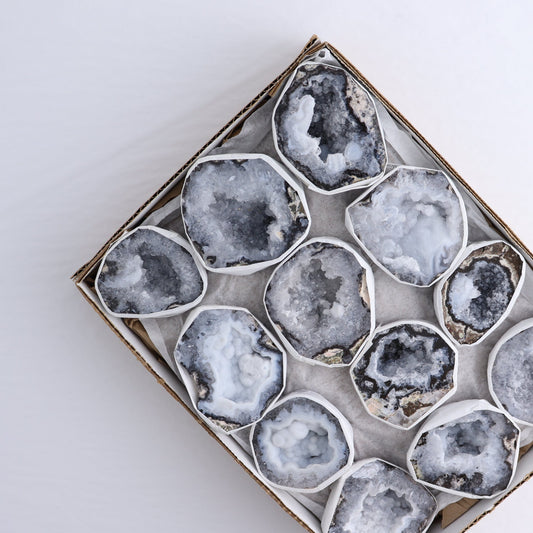 Trancas Geodes Flat of 12 | Mi Esperanza Minerals | Supplier of Crystals and Onyx