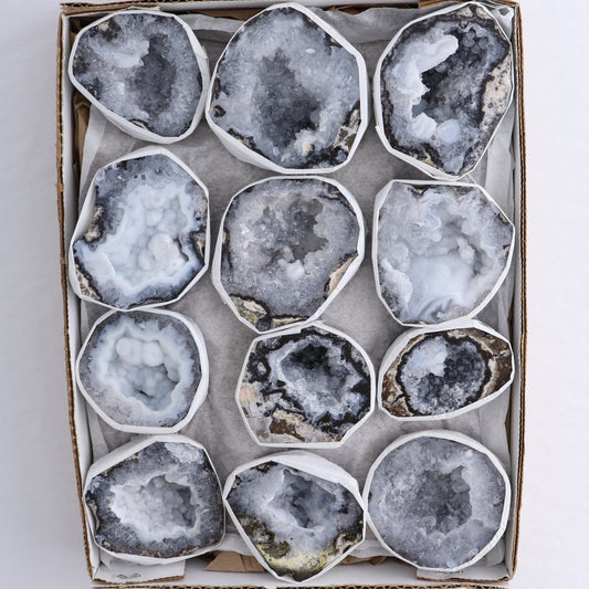 Trancas Geodes Flat of 12 | Mi Esperanza Minerals | Supplier of Crystals and Onyx