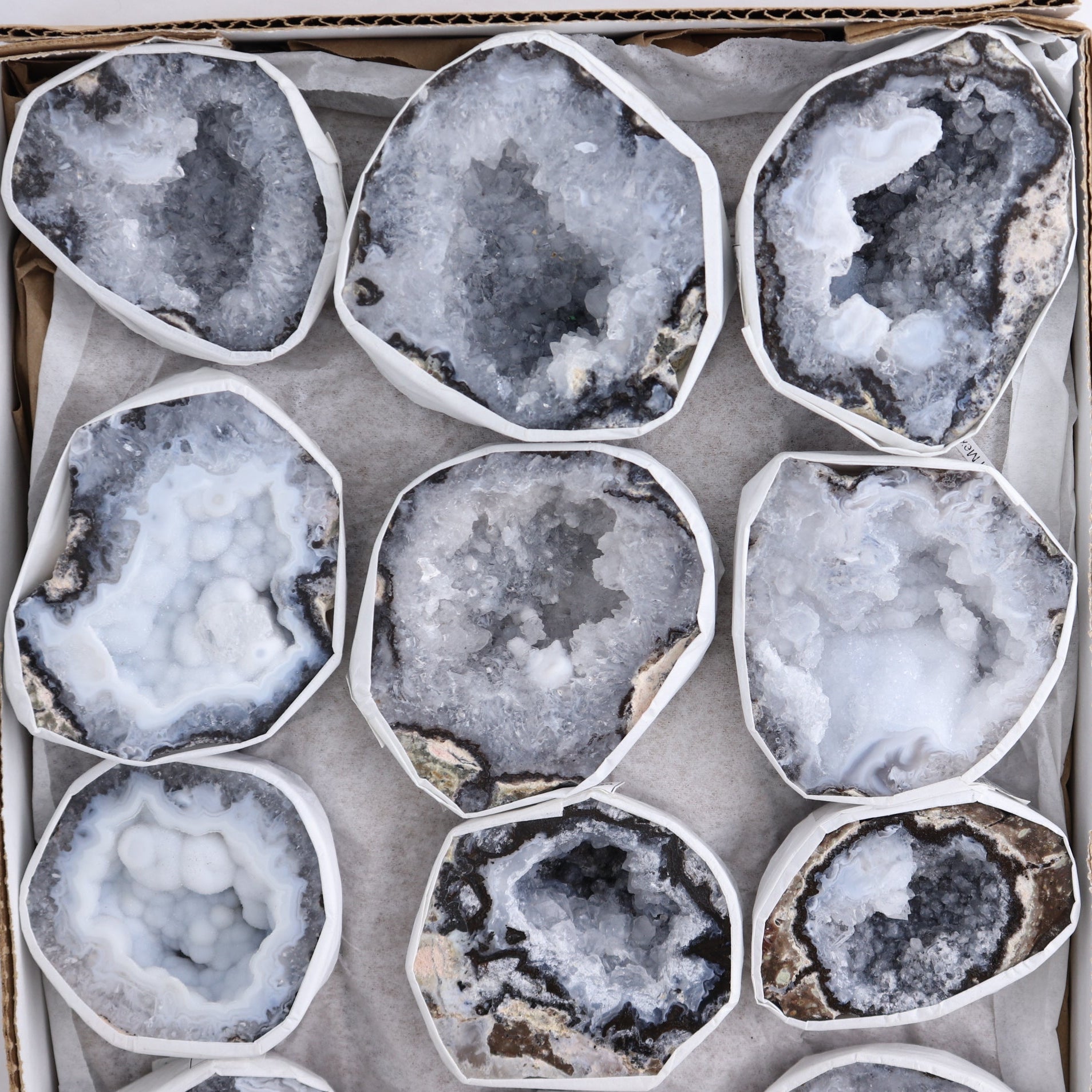 Trancas Geodes Flat of 12 | Mi Esperanza Minerals | Supplier of Crystals and Onyx