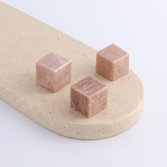 One Peach Moonstone Cube 2 cm