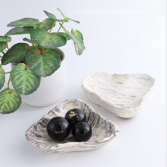 One Mexican Onyx/Calcite White Zebra Triangular Bowl