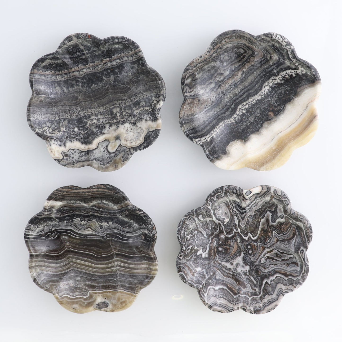 One Mexican Onyx/Calcite Zebra Scalloped Dish 14 cm