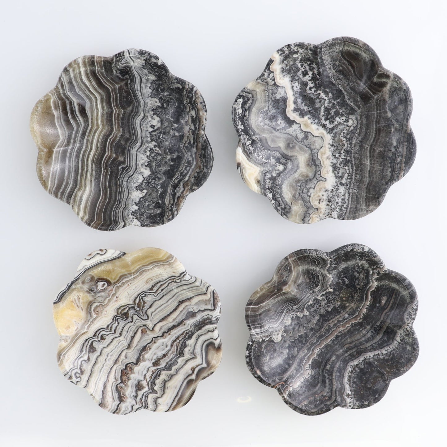 One Mexican Onyx/Calcite Zebra Scalloped Dish 14 cm