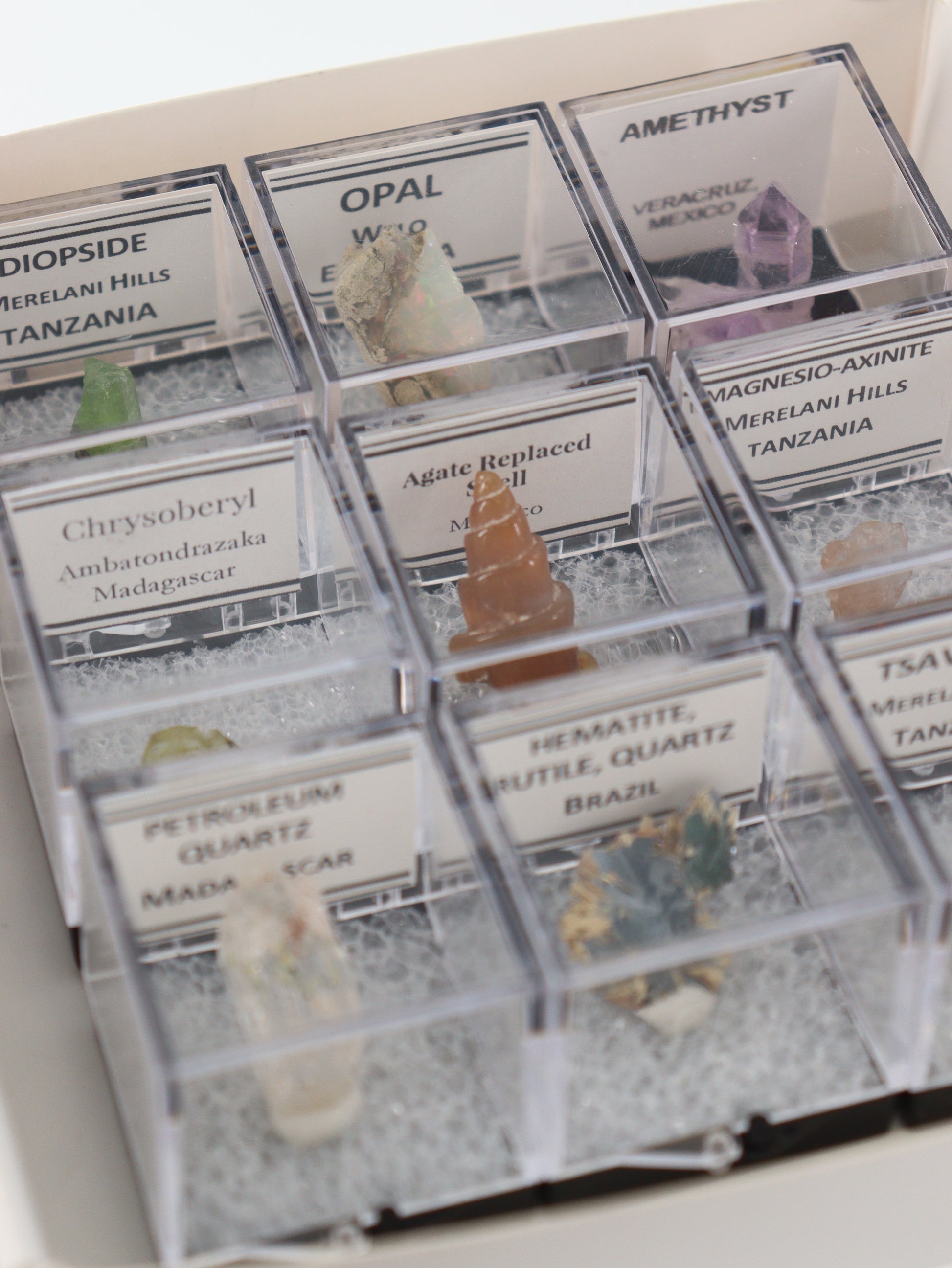 Mixed Specimens - Expert Supplier of Wholesale Crystals & Bulk Gemstones