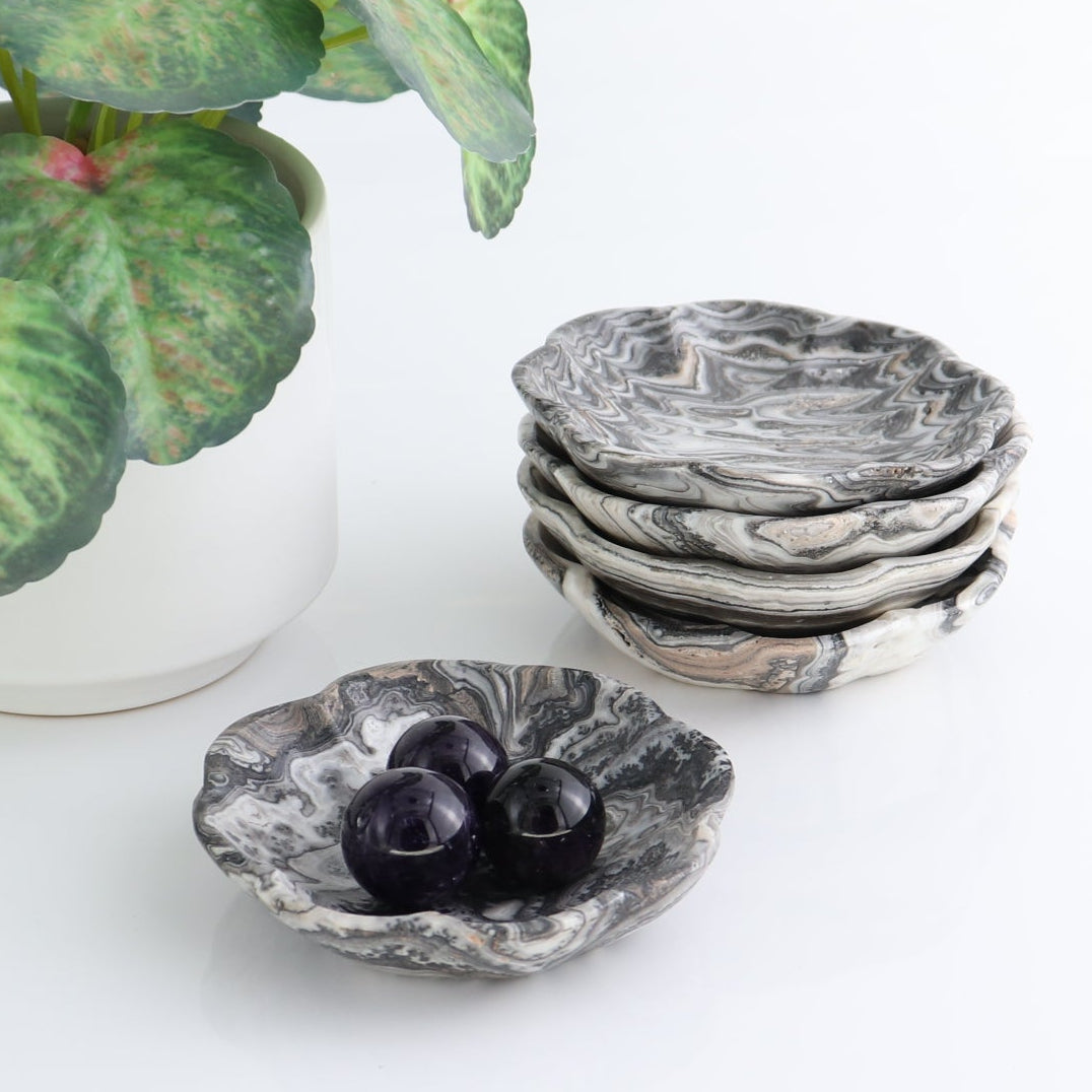One Mexican Onyx/Calcite Black & White Zebra Scalloped Dish 10 cm