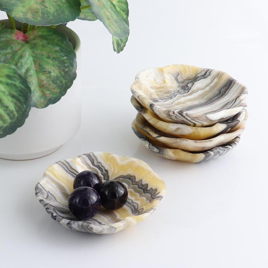 One Mexican Onyx/Calcite Yellow Zebra Scalloped Dish 10 cm