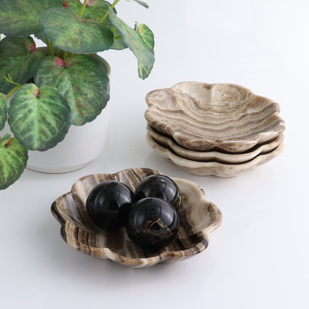 One Mexican Onyx/Calcite Chocolate Scalloped Dish 14 cm