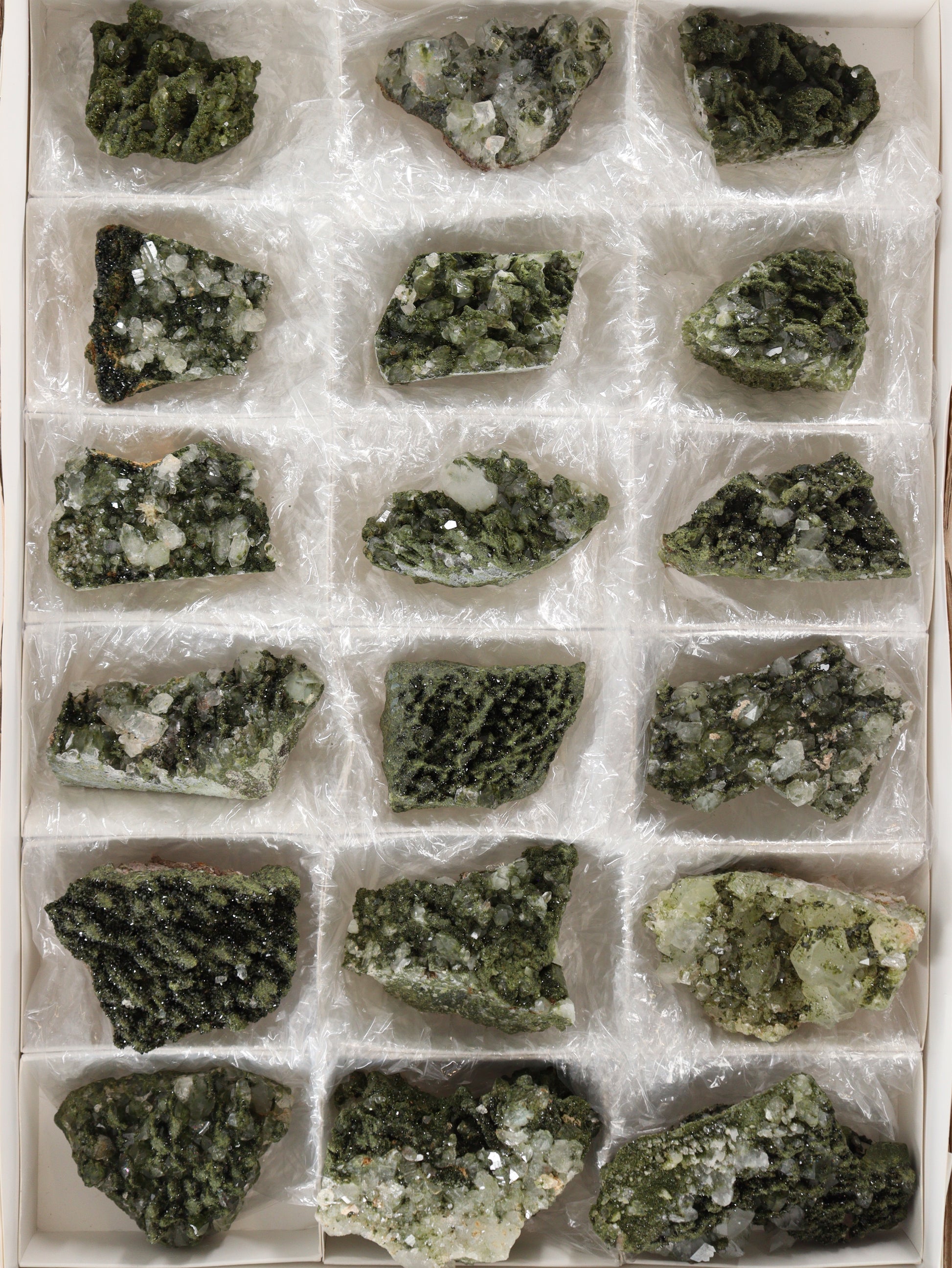 Epidote Flat Set of 18 - Expert Supplier of Wholesale Crystals & Bulk Gemstones