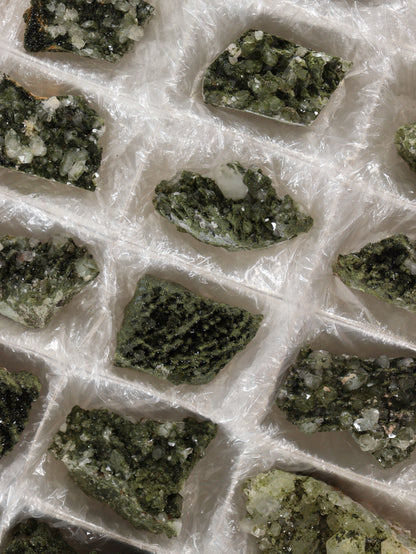 Epidote Flat Set of 18 - Expert Supplier of Wholesale Crystals & Bulk Gemstones